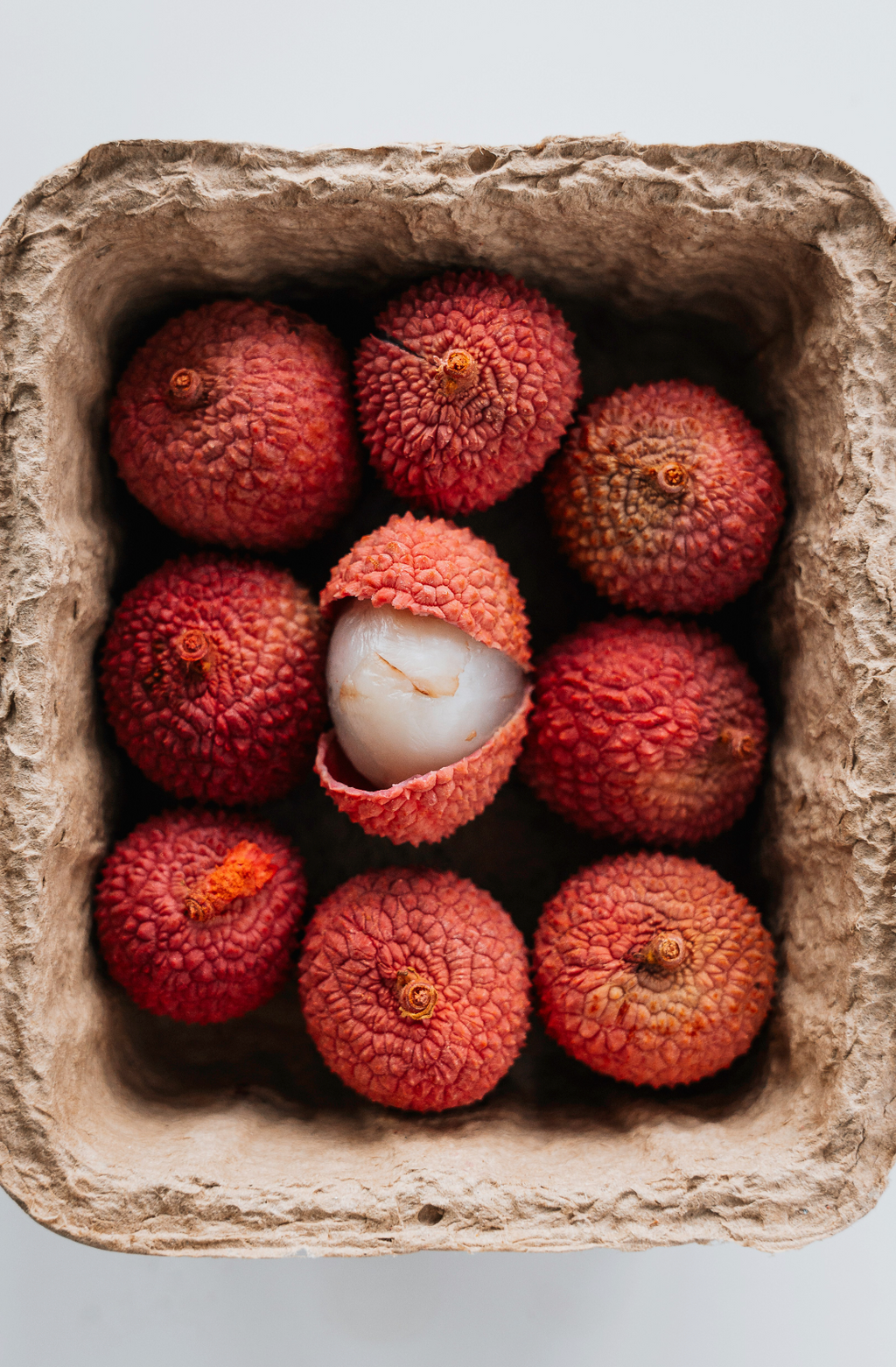Signature Lychee & Currant 12 oz scented candle