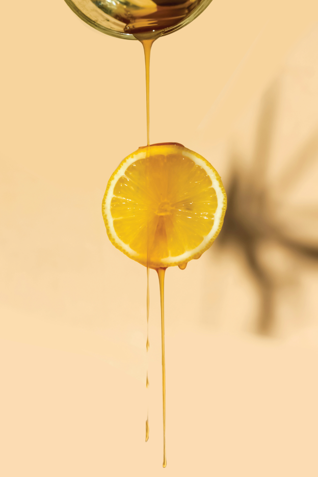 Signature Sweet Lemon 12 oz scented candle